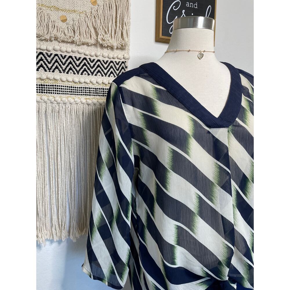 Liz Claiborne Woman’s Vintage Sheer Multicolor Pattern Blouse Large